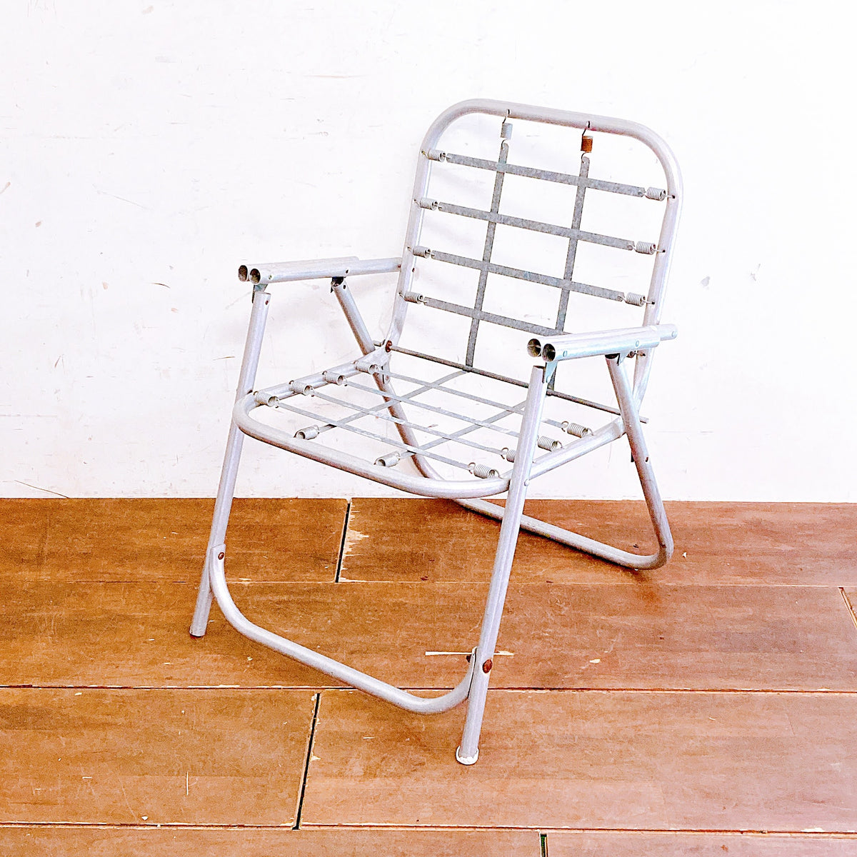 品番2717-1　ガーデンチェア　フォールディングチェア　ひじ掛け付き　折り畳み　ローンチェア　椅子　アウトドア　レトロ　ヴィンテージ