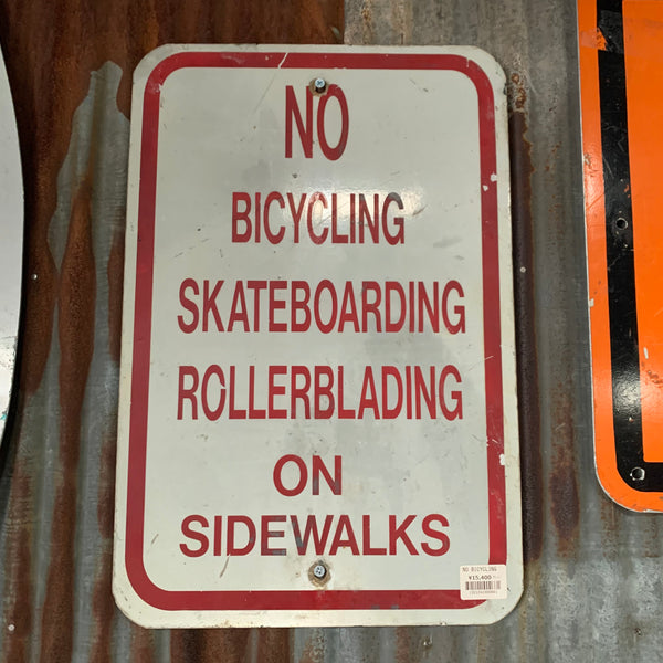 品番0661　ロードサイン　NO BICYCLING SKATEBOARDING ROLLERBLADING ON SIDEWALKS　トラフィックサイン　看板　標識　ヴィンテージ　埼玉店