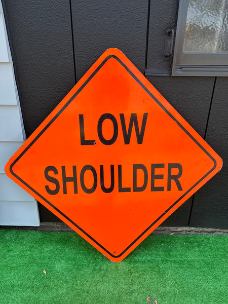 品番1018　ロードサイン　LOW SHOULDER　路肩　トラフィックサイン　警告　看板　標識　ヴィンテージ　埼玉店