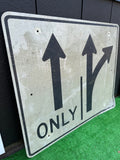 品番0333　ロードサイン　通行区分　ONLY　トラフィックサイン　道路　看板　標識　ヴィンテージ　埼玉店