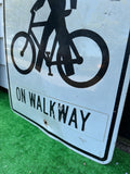 品番2961　ロードサイン　WALK BIKE ON WALK WAY　トラフィックサイン　道路　看板　標識　ヴィンテージ　埼玉店