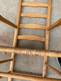 品番8041　アームチェア　ラダーバックチェア　ラッシュシート　リビングチェア　サイドチェア　木製　椅子　アンティーク　ヴィンテージ　金沢店