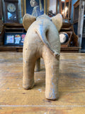 品番9147　エレファント　鼻上げ象　ゾウ　木製　置物　装飾　インテリア　オブジェ　ディスプレイ　ヴィンテージ　金沢店