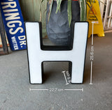 品番0556　アルファベット　『H』レターサイン　Letter　立体文字　チャンネル文字　ウォールサイン　ヴィンテージ　埼玉店