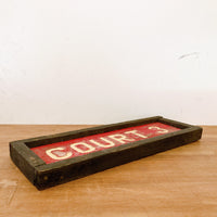 品番4681-1　ウッドサイン　COURT 3　サインボード　木製　看板　ディスプレイ　インテリア　ヴィンテージ