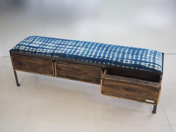 品番ＵＡＩ３−１０５　3drawer ottoman[Narrow/African indigo batik tribal]　金沢店