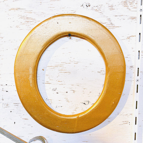 品番0241-1　ウッドレター　アルファベット　レターサイン　『O』　木製　ゴールド　文字　ウォールサイン　ヴィンテージ