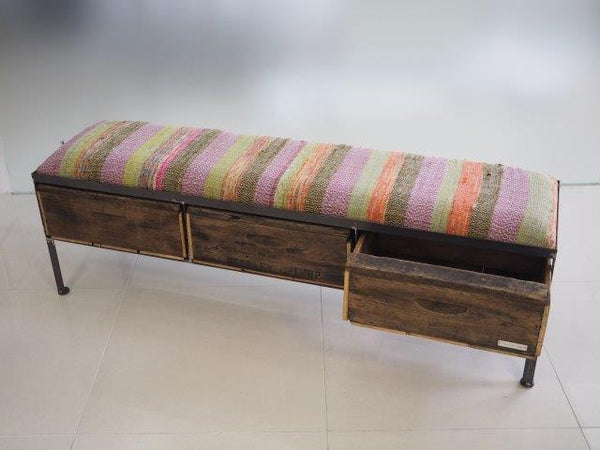 品番ＵＮＲ３−１０１　3　drawer ottoman[Narrow/chindy rug]　金沢店