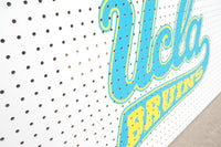 品番0539　ペグボード　有孔ボード　パンチングボード　UCLA Bruins　壁掛け　ヴィンテージ　金沢店